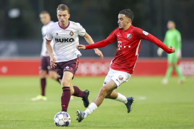 她用实际行 她用实际行